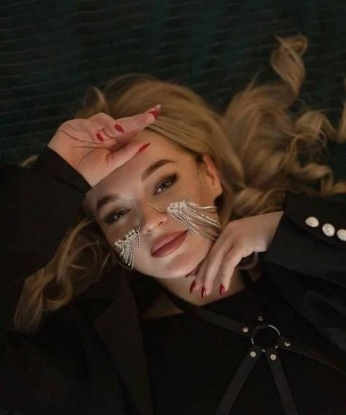 Я предлагаю широкий спектр услуг 💋, чтобы удовлетворить даже самые сокровенные желания. В моих руках ты почувствуешь настоящий рай 🔥. Я заботливая и внимательная, готова сделать твое пребывание со мной незабываемым. Посмотри на мои фото 📷, чтобы увидеть истинную красоту. Все мои клиенты остаются довольными и хотят вернуться ко мне снова и снова. Живу в Москве и с радостью встречусь с тобой в любое удобное для тебя время. Доверься мне и позволь мне погрузить тебя в мир наслаждения 🌟. Сабина